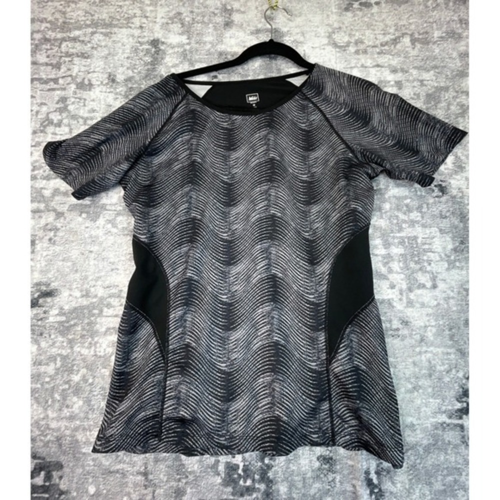 REI Co-op Women Medium Black White Wavy Print Athletic Tee Gorpcore Hiking Yoga
